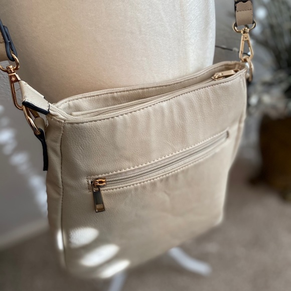 Fringed crossbody - Picture 3 of 11